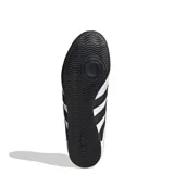Championes Adidas modelo Tekwen, diseño sin cordones inspirado en el tenis, con capellada sintética blanca, tres tiras laterales negras y lengüeta de malla. Cuenta con entresuela de EVA y suela de goma.