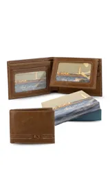 Billetera de cuero marrón oscuro con pespuntes en degradé de colores. Interior con compartimentos para billetes, volante, visor y tarjeteros.