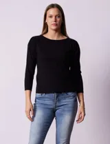 Buzo tejido en hilado fino color blanco, marca Vila Milano. Manga ¾ con pliegue en hombro.
