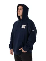 Hoodie Columbia Beaumount color azul marino, con capucha ajustable con cordón, bolsillo tipo canguro y parche cuadrado con logo en el pecho.