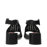 Sandalias de cuero negro con diseño calado láser en la capellada, taco block bajo y pulsera con hebilla ajustable al tobillo.