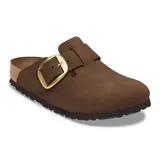 Zuecos Birkenstock modelo Boston Big Buckle de gamuza color marrón, con una gran hebilla metálica dorada ajustable y suela anatómica de corcho y caucho.