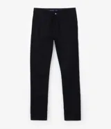Pantalón slim de sarga color gris, con cintura con trabillas, cierre de botón y cremallera, y bolsillos laterales y traseros.