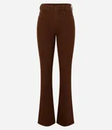 Pantalón boot cut de cintura alta color marrón, confeccionado en sarga de algodón acanalada con elastano.
