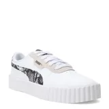 Championes Puma modelo Carina 3.0 Snake Chic, de color blanco con detalles en estampado de piel de serpiente en el lateral y el talón. Presenta una suela de plataforma dentada y cierre con cordones.