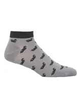 Medias de corte medio confeccionadas en fibra de bambú, con diseño estampado de patos en color negro sobre base gris y puño elástico en tono gris oscuro.