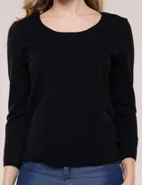 Buzo tejido fino y suave de marca Elie Tahari, color gris, con escote redondo pronunciado, mangas largas y silueta semi entallada.