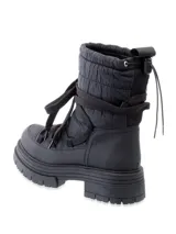 Botín negro de caña media con cordones y suela track.