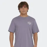 Remera manga corta color violeta con estampado del logo de la marca en el pecho.
