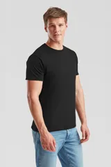 Remera de cuello redondo y manga corta, con diseño básico y corte clásico.