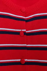Chaqueta de punto con cuello redondo y mangas largas, con diseño de rayas horizontales en colores rojo, celeste y azul marino, y cierre frontal con botones.