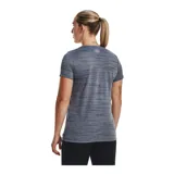 Remera deportiva Under Armour de manga corta y cuello redondo, confeccionada en tejido técnico con efecto jaspeado. Presenta el logo de la marca estampado en el pecho.