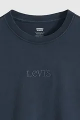 Remera Levi's de corte relajado, color azul marino, con cuello redondo, manga corta y pequeño logo bordado en el pecho.