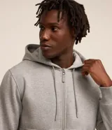 Campera deportiva Get Over de algodón y poliéster en color negro, con capucha con cordón ajustable, cierre frontal de cremallera, bolsillos laterales y puños elastizados.
