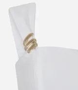 Blusa peplum sin mangas confeccionada en viscosa blanca con escote recto, breteles anchos y traspase delantero. Presenta tejido texturizado, adorno en los breteles y forro.