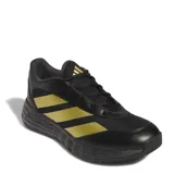 Championes Adidas Game Chaser de entrenamiento, color negro con detalles en dorado. Presentan un diseño con las tres bandas características de la marca en los laterales, entresuela con tecnología LightMotion para mayor amortiguación y cierre con cordones.