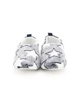 Pantuflas de peluche con diseño de estampado animal print en tonos beige y blanco, con interior forrado y tirador en el talón.