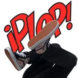 Championes de caña alta Vans modelo Sk8-HI, con diseño estampado de historietas de Condorito en los laterales. Presentan puntera y talón de gamuza negra, cordones blancos y suela de goma vulcanizada con la clásica franja lateral de la marca.