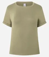 Blusa básica de cuello redondo y manga corta con detalle de dobladillo plegado. Confeccionada en tejido de viscosa con spandex, ofrece un ajuste cómodo y versátil.