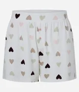 Short de pijama Lov de color blanco con estampado integral de corazones en tonos marrones, verdes y rosados. Cuenta con cintura fija, bragueta con un botón y corte regular.