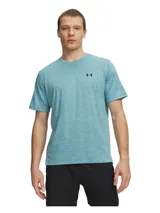 Remera deportiva Under Armour UA Tech Vent SS de color celeste melange, de manga corta y cuello redondo, con pequeño logo de la marca en el pecho.