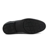 Zapato de vestir marrón oscuro de cuero, con elástico en los laterales.