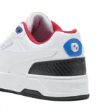 Championes Puma modelo BMW MMS RBD Drive, de diseño urbano inspirado en el automovilismo. Presentan una base blanca con detalles en rojo en el interior, azul en los ojales y talón, y un panel texturizado negro en la parte trasera. Incluyen el logo de BMW Motorsport en el lateral.
