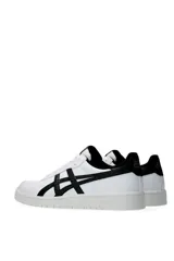 Championes deportivos Asics Japan S de color blanco, inspirados en los modelos de básquet retro, con capellada de cuero sintético y suela de goma.
