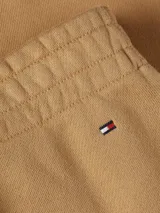 Pantalón de jogging color camel, de corte recto y cintura elástica.