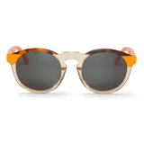 Lentes de sol Mr Boho modelo Jordaan, con montura redonda de acetato color carey y naranja, y lentes grises.