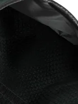 Bolso bandolera Cat modelo Ryan, color negro con estampado geométrico sutil. Cuenta con compartimento principal con cierre, bolsillo frontal con cremallera, bolsillo trasero con velcro y detalle de logo de la marca en el frente.