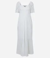Vestido midi blanco de laise con mangas cortas abullonadas y escote corazón.
