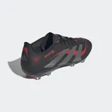 Championes de fútbol Adidas Predator Pro, color negro con detalles en gris y rojo.