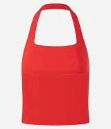 Blusa cropped frente única confeccionada en bengalina con viscosa certificada, de escote cuadrado y sin estampa.