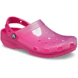 Zueco Crocs Classic Translucent color rosa, con correa trasera pivotante y orificios de ventilación.