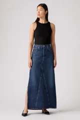 Falda larga de denim azul con diseño de paneles verticales y tajo lateral. Presenta cierre de botones y cinco bolsillos clásicos.