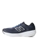 Championes de running New Balance modelo 411, color azul con detalles en blanco y negro. Presentan una capellada de malla transpirable, el logo N característico en los laterales y una suela con amortiguación.