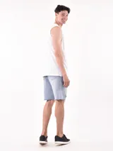 Musculosa azul oscuro con cuello redondo y sisas amplias. Estampa frontal con la frase "Make your own story" y "Don't let anyone hold the reins of your life".