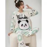 Conjunto de pijama de dos piezas confeccionado en tela de plush suave y abrigada. Incluye una remera de manga larga con diseño estampado de Totoro y pantalón largo a juego con puños en contraste.