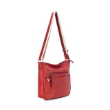 Bandolera de cuero sintético color mostaza, con dos bolsillos frontales con cierre, apertura superior con cierre, división interna y bolsillo trasero con cierre. Incluye correa larga regulable combinada en tonos mostaza y beige.