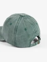 Gorra de béisbol de algodón con efecto lavado y gastado, color verde menta, visera curva y seis paneles.