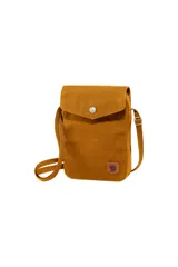 Bandolera Fjallraven modelo Greenland Pocket color ocre, de tela resistente con correa ajustable.