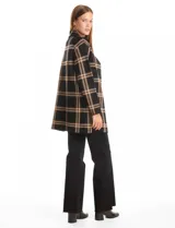 Cardigan de tejido de punto con estampado a cuadros, cuello con solapa y abertura frontal. Diseño de corte recto y manga larga.