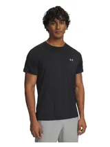 Remera deportiva de manga corta Under Armour, confeccionada en tejido ligero y transpirable con tecnología de secado rápido. Presenta un diseño de cuello redondo, ajuste ergonómico y logotipo reflectante en el pecho.