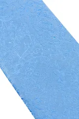 Set de regalo Florenzi, compuesto por corbata azul con estampado de flores blancas, pañuelo de bolsillo a juego y gemelos forrados en la misma tela. Presentado en caja negra con el logo de la marca.