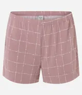 Pijama de dos piezas confeccionado en microfibra color rosado, con estampado geométrico. Incluye camisa de manga corta con cuello con solapa, cierre frontal con botones y detalles de encaje en las mangas, y short con cintura elástica.
