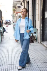 Jean de tiro alto con silueta amplia y corte recto, confeccionado en denim de algodón con un toque de spandex.