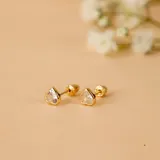 Aros abridores de oro amarillo 9k con forma de corazón.