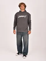 Buzo canguro negro con capucha, manga larga y bolsillo canguro frontal. Presenta un estampado blanco en el pecho con un logo circular y el texto "VISIONS OF A PARADOX MCMXXXVII".