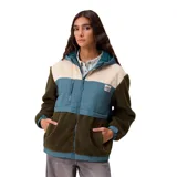 Campera Rusty de diseño color block, con cuerpo y mangas de tejido sherpa en color verde oliva, panel superior de pana en color beige y detalles en nylon azul. Cuenta con capucha, cierre frontal completo y bolsillos laterales.